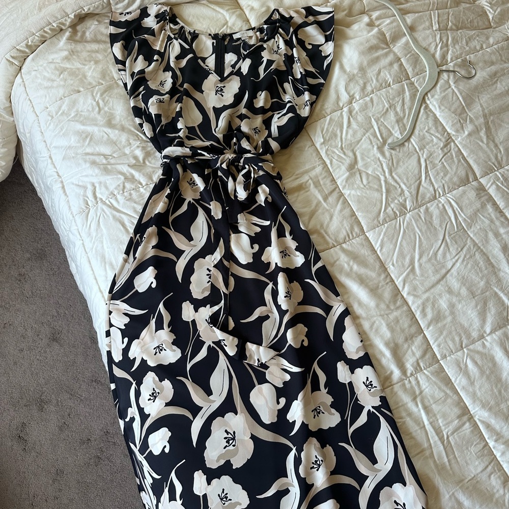 LOFT Black and Cream Floral Maxi Dress - Picture 2 of 3